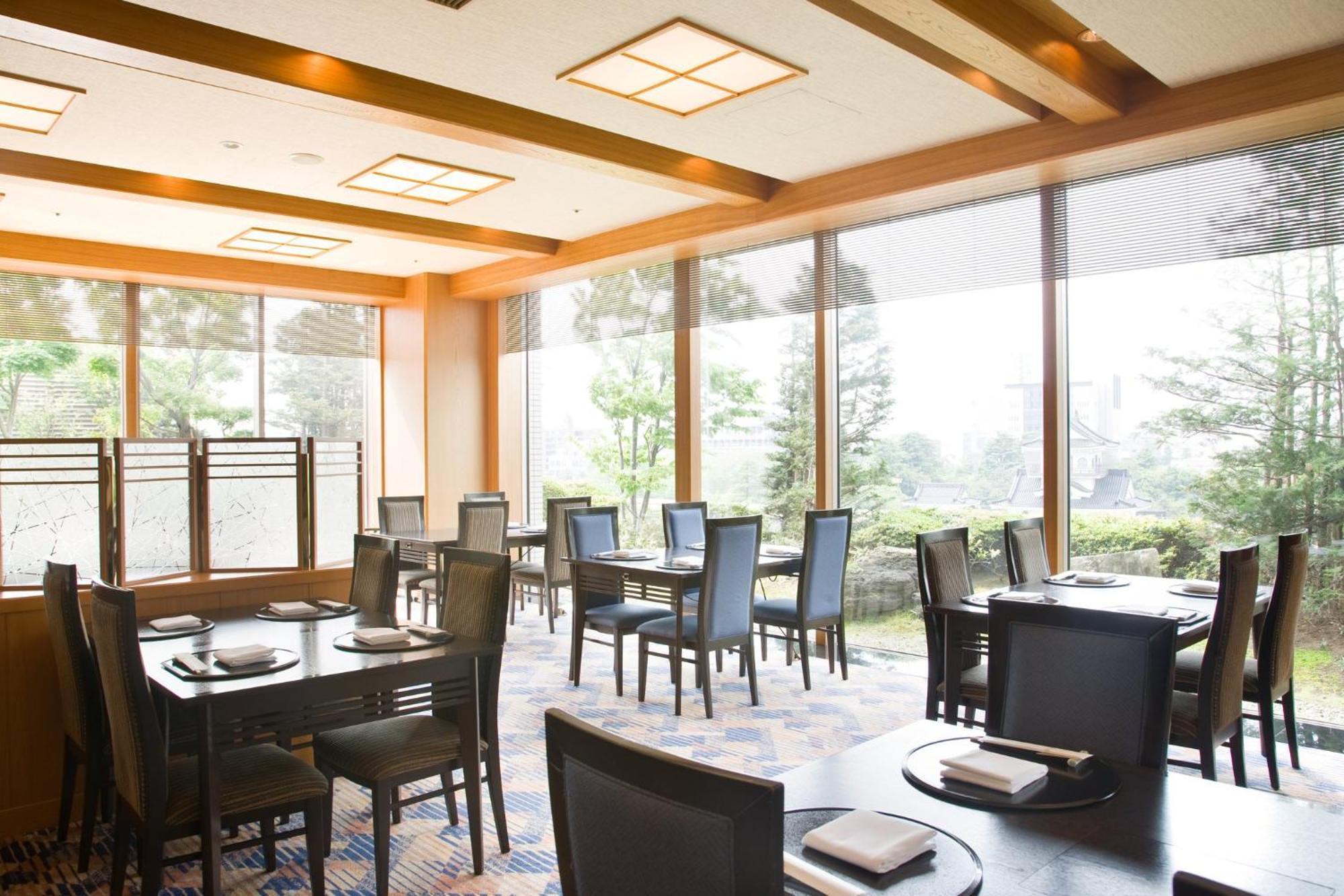 Ana Crowne Plaza Toyama By Ihg Hotel Екстериор снимка