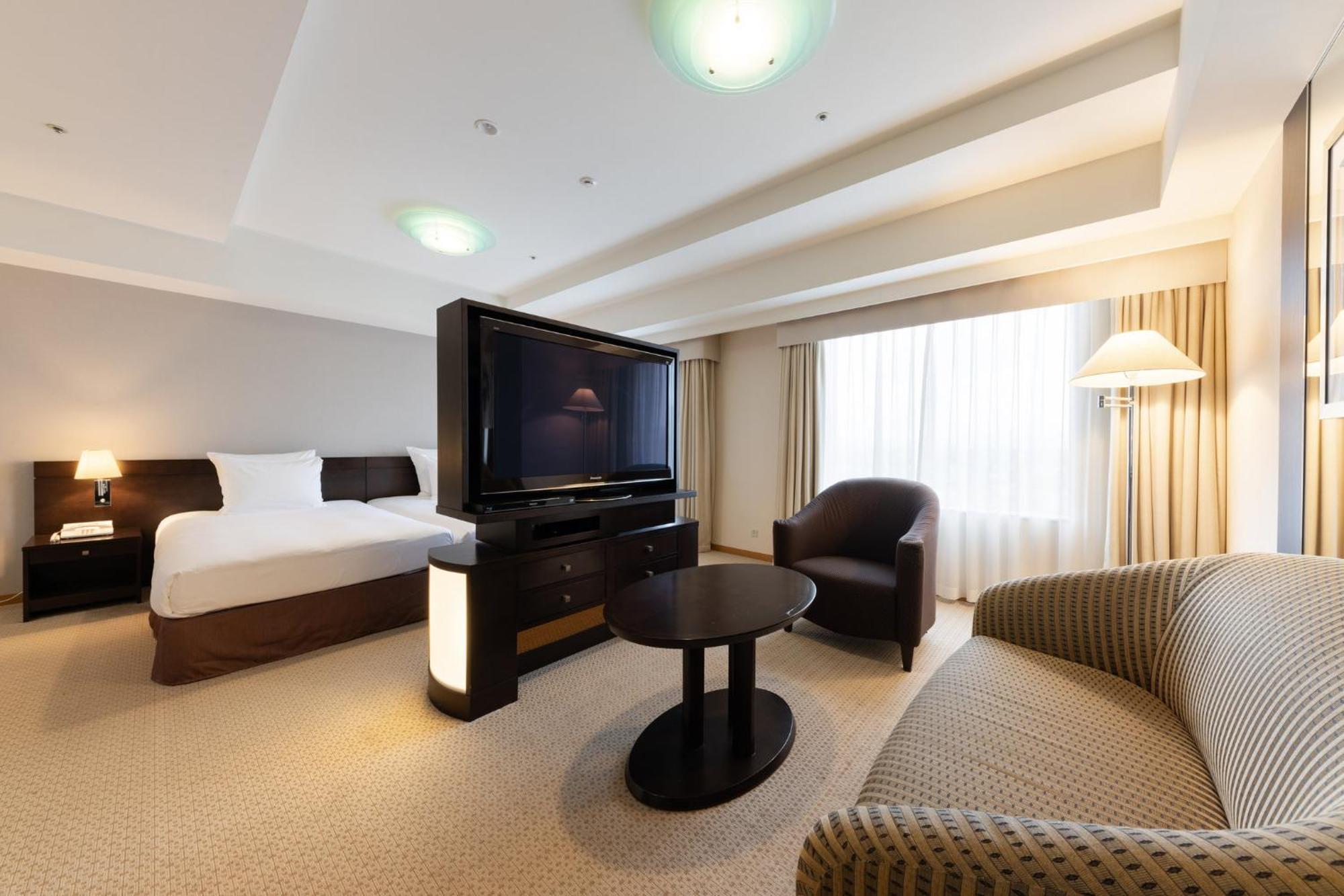 Ana Crowne Plaza Toyama By Ihg Hotel Екстериор снимка